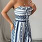 👗💙 Macacão geométrico com decote halter e fenda lateral!
